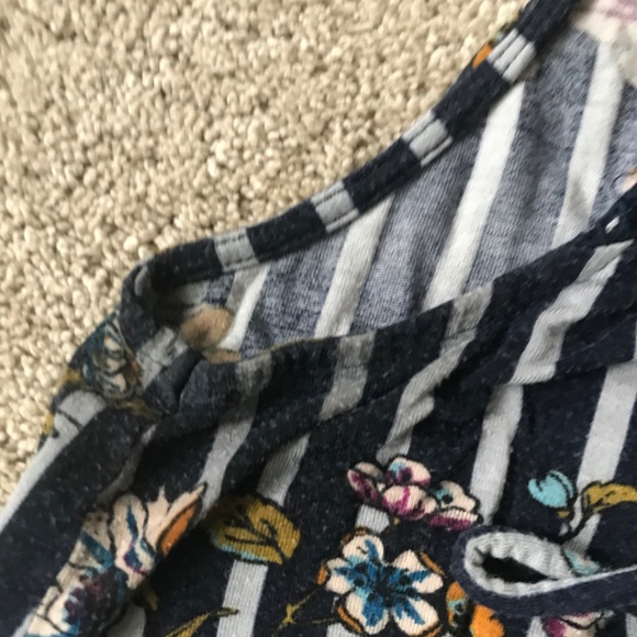 🍂5/10$!! Cute Striped/Floral Tank - Picture 6 of 11